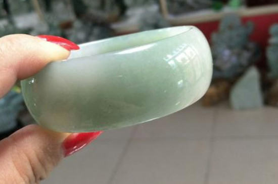佘太翠手镯的功效与作用禁忌