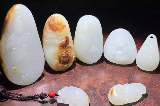 和田玉和玛瑙哪个值钱